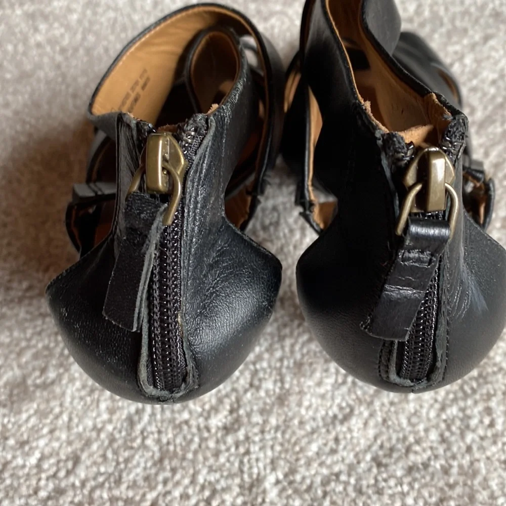 Clarks - Picture 3 of 4